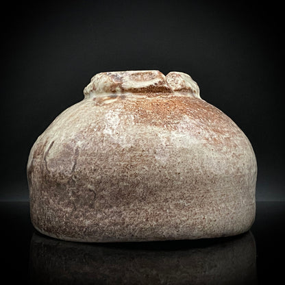 玉隆山吉田萩苑（Shuen Yoshida）直传弟子 永久胜斎（Nagahisa Shosai）作 萩烧 割高台白萩柿彩茶碗 《祝古希贺》 三连式登窑陶胜庵 洋酒杯 威士忌杯 #333