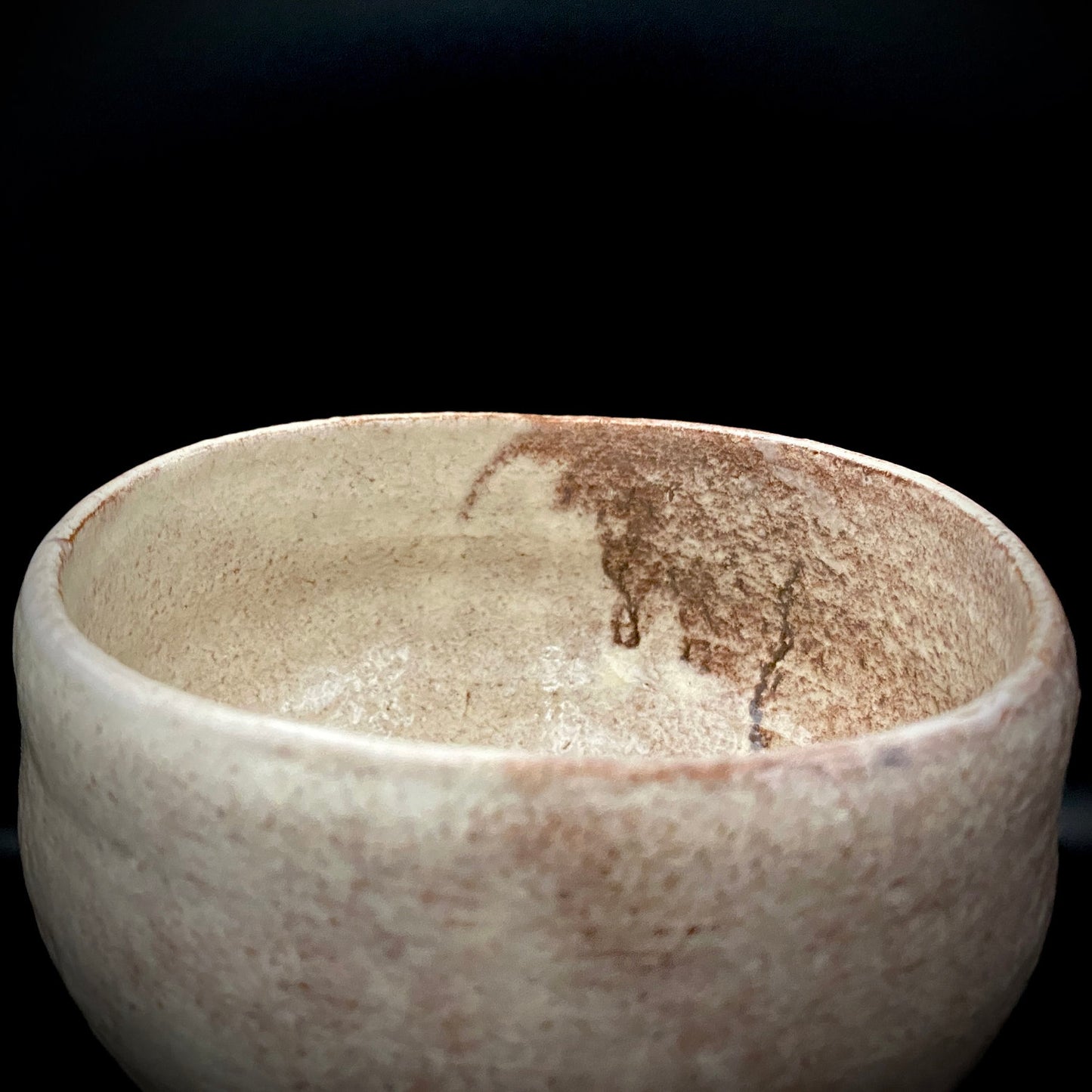 玉隆山吉田萩苑（Shuen Yoshida）直传弟子 永久胜斎（Nagahisa Shosai）作 萩烧 割高台白萩柿彩茶碗 《祝古希贺》 三连式登窑陶胜庵 洋酒杯 威士忌杯 #333