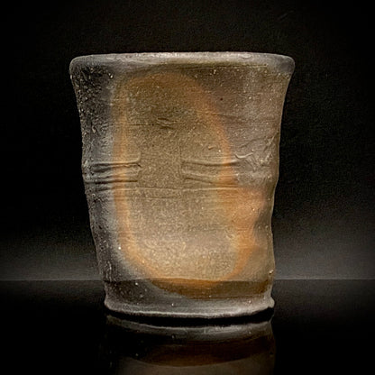 人間国宝藤原啓系譜 備前焼作家 水谷陶酔 作 無釉焼締緋襷変形ぐい呑 #348
