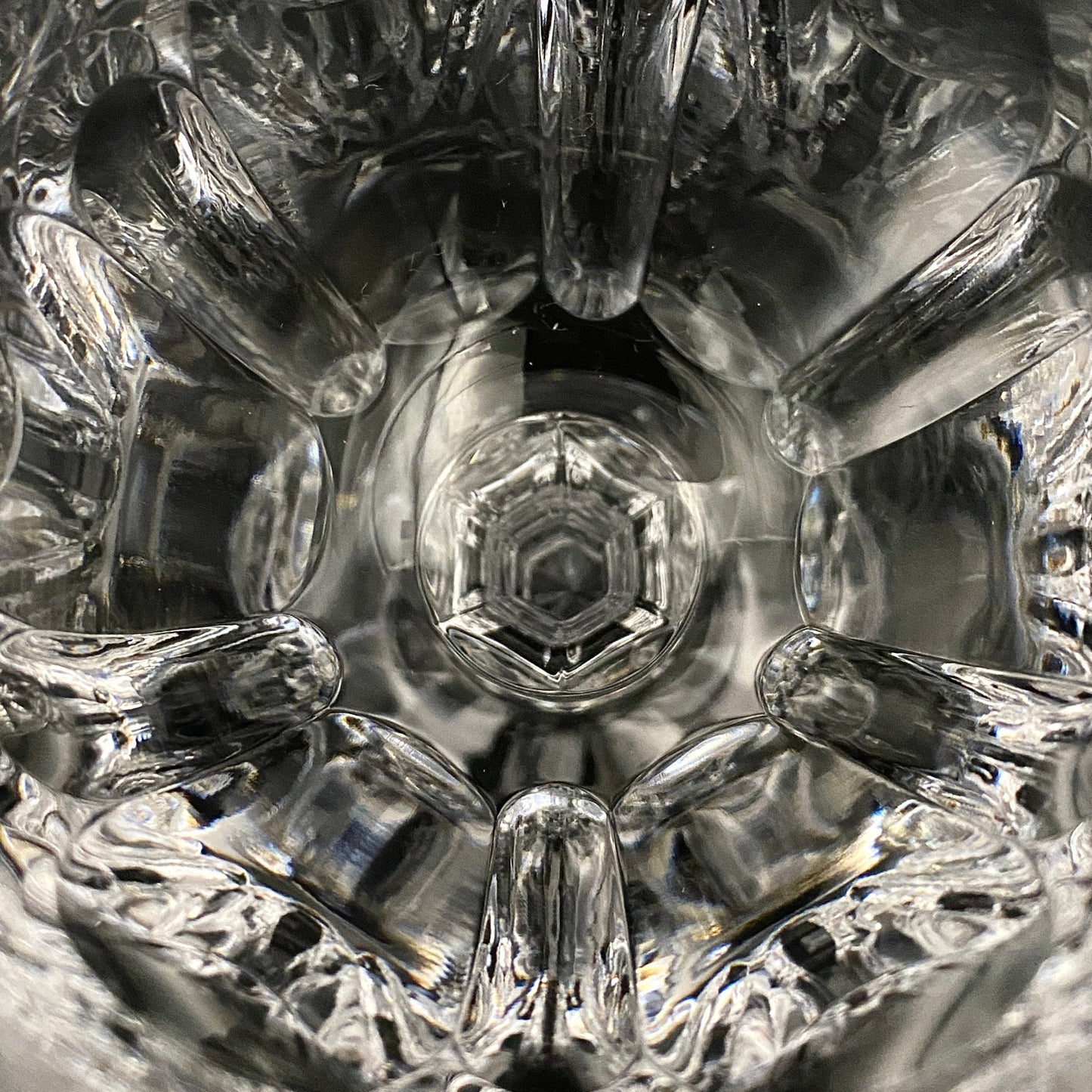 DAUM（ドーム）クリスタル Chinon（シノン）モデル 白ワイングラス２点セット #33