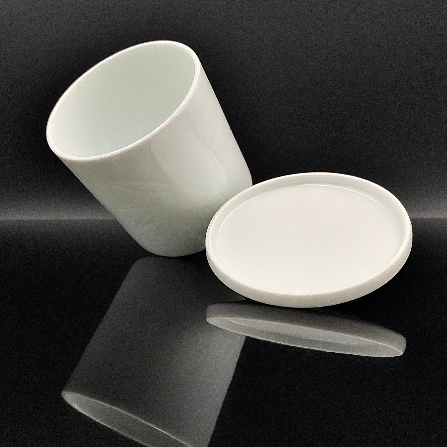 人間国宝 井上 萬二 作 白磁彫文 湯呑 陶器グラス #42 – Antique Liquor