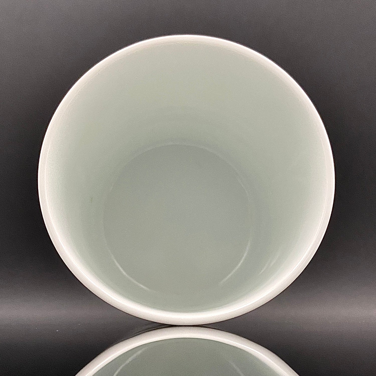 人間国宝 井上 萬二 作 白磁彫文 湯呑 陶器グラス #42 – Antique Liquor