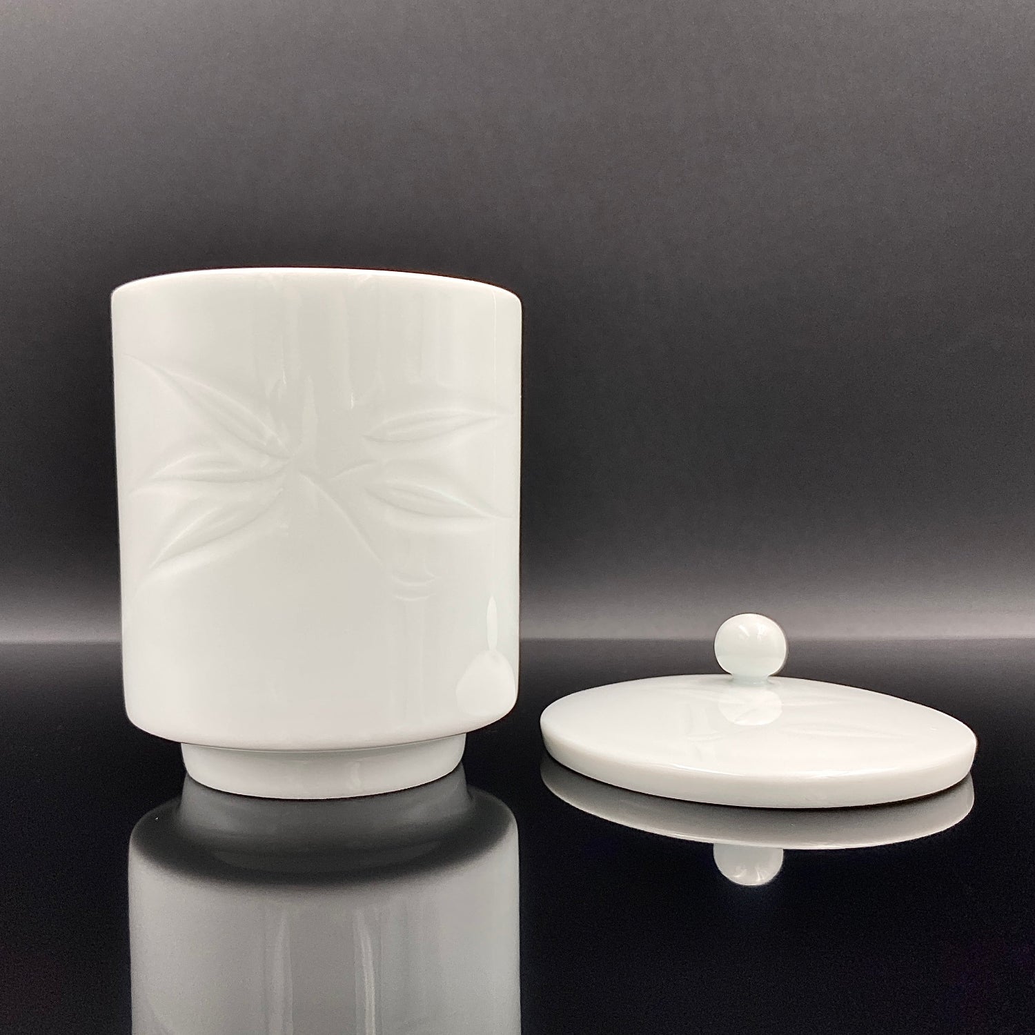 人間国宝 井上 萬二 作 白磁彫文 湯呑 陶器グラス #42 – Antique Liquor