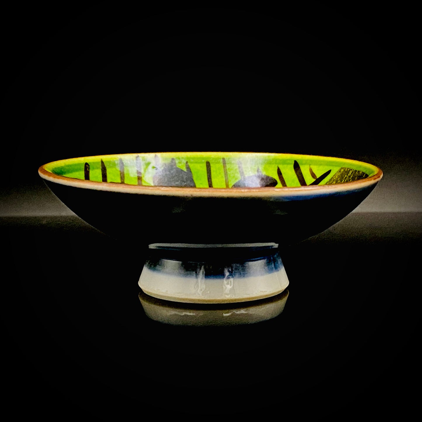 石川県無形文化財 日展特選作家 松本佐一 作 金彩緑彩黒絵象嵌風 ぐい呑 平盃 和のショットグラス #317