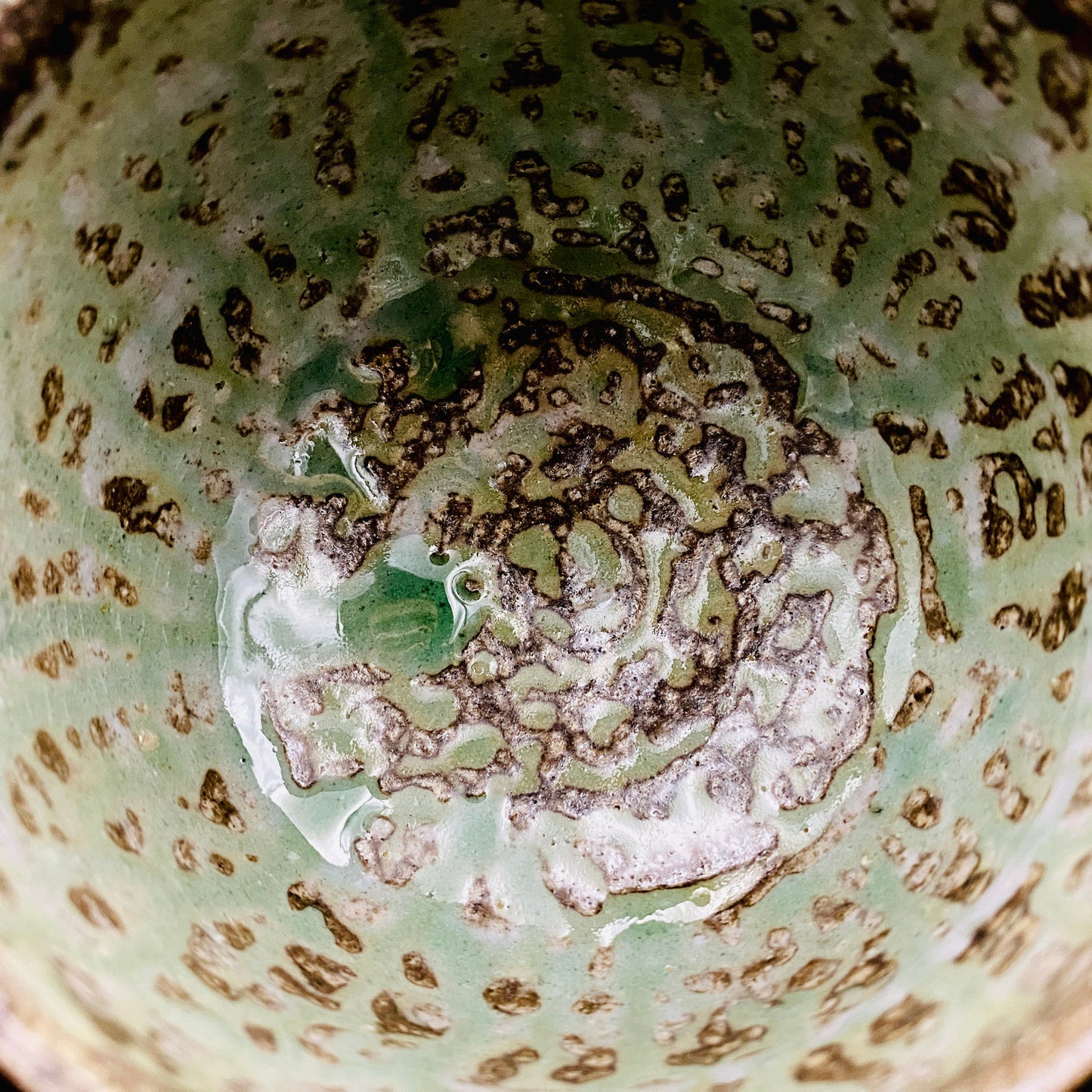 Mashiko Modern Ceramics, Apprentice to Shoji Kamoda (Tono Period), Shigeo Kojima: Banded Clay Slips Multi-Glazed Matcha Bowl, Japanese Rocks Glass #366