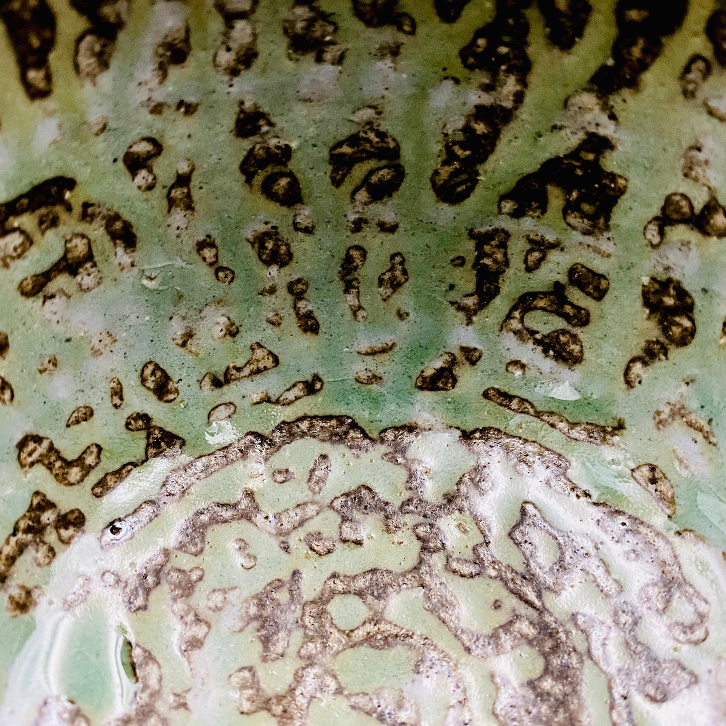 Mashiko Modern Ceramics, Apprentice to Shoji Kamoda (Tono Period), Shigeo Kojima: Banded Clay Slips Multi-Glazed Matcha Bowl, Japanese Rocks Glass #366