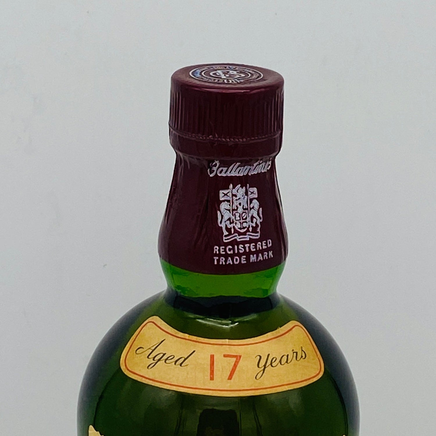 1970年代流通、バランタイン 17年 4/5QUART, 43% 青赤旗ラベル（Blue