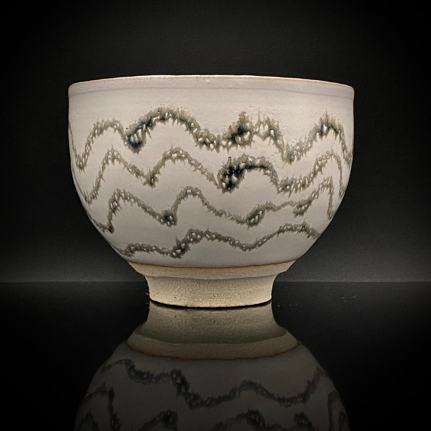 师从人间国宝清水卯一（Shimizu Uichi、父）、荣获松下奖 蓬莱窑 清水 保孝（Shimizu Yasutaka）作 白釉收缩窑变波纹茶碗 和风威士忌杯 #378