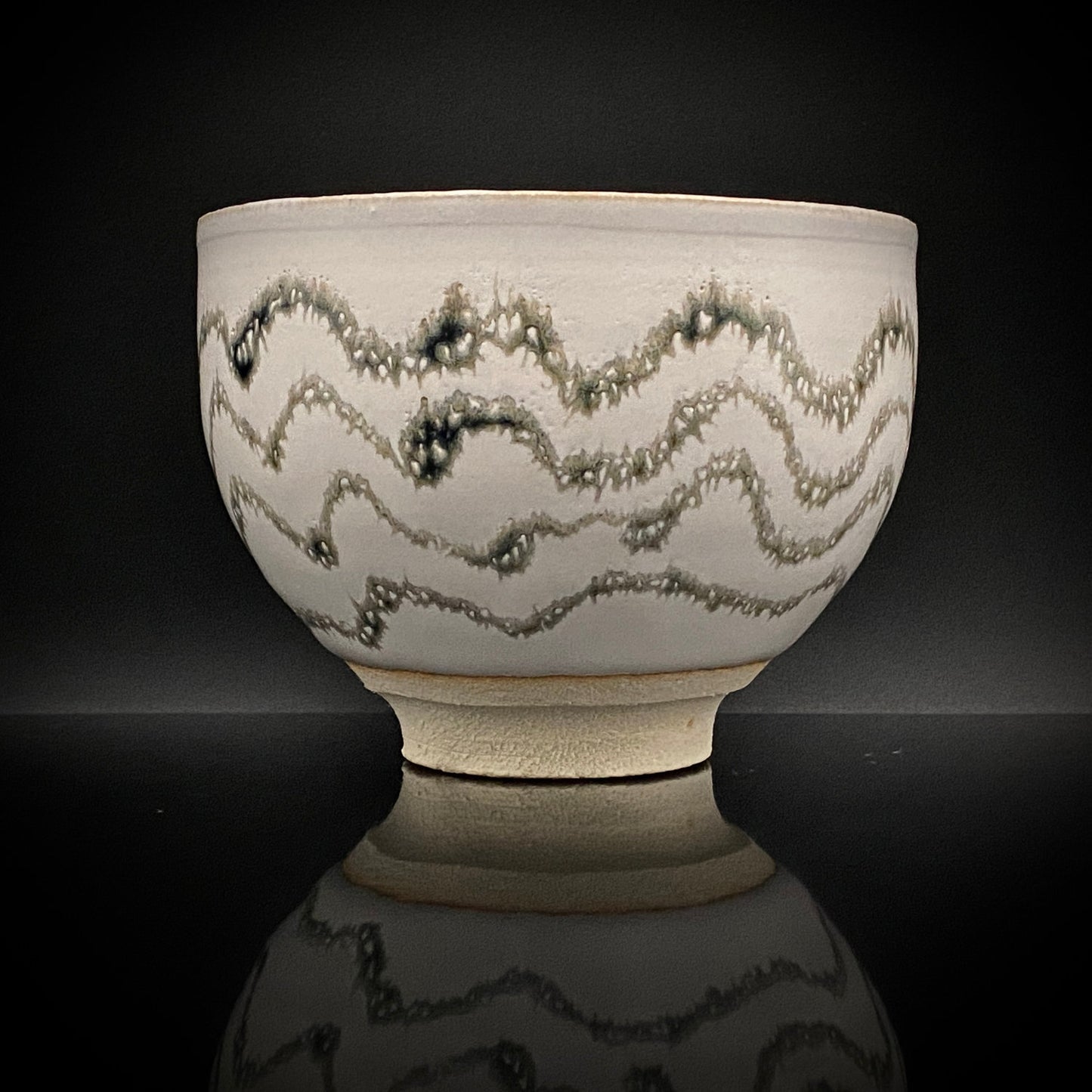 师从人间国宝清水卯一（Shimizu Uichi、父）、荣获松下奖 蓬莱窑 清水 保孝（Shimizu Yasutaka）作 白釉收缩窑变波纹茶碗 和风威士忌杯 #378