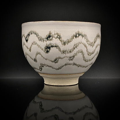 师从人间国宝清水卯一（Shimizu Uichi、父）、荣获松下奖 蓬莱窑 清水 保孝（Shimizu Yasutaka）作 白釉收缩窑变波纹茶碗 和风威士忌杯 #378