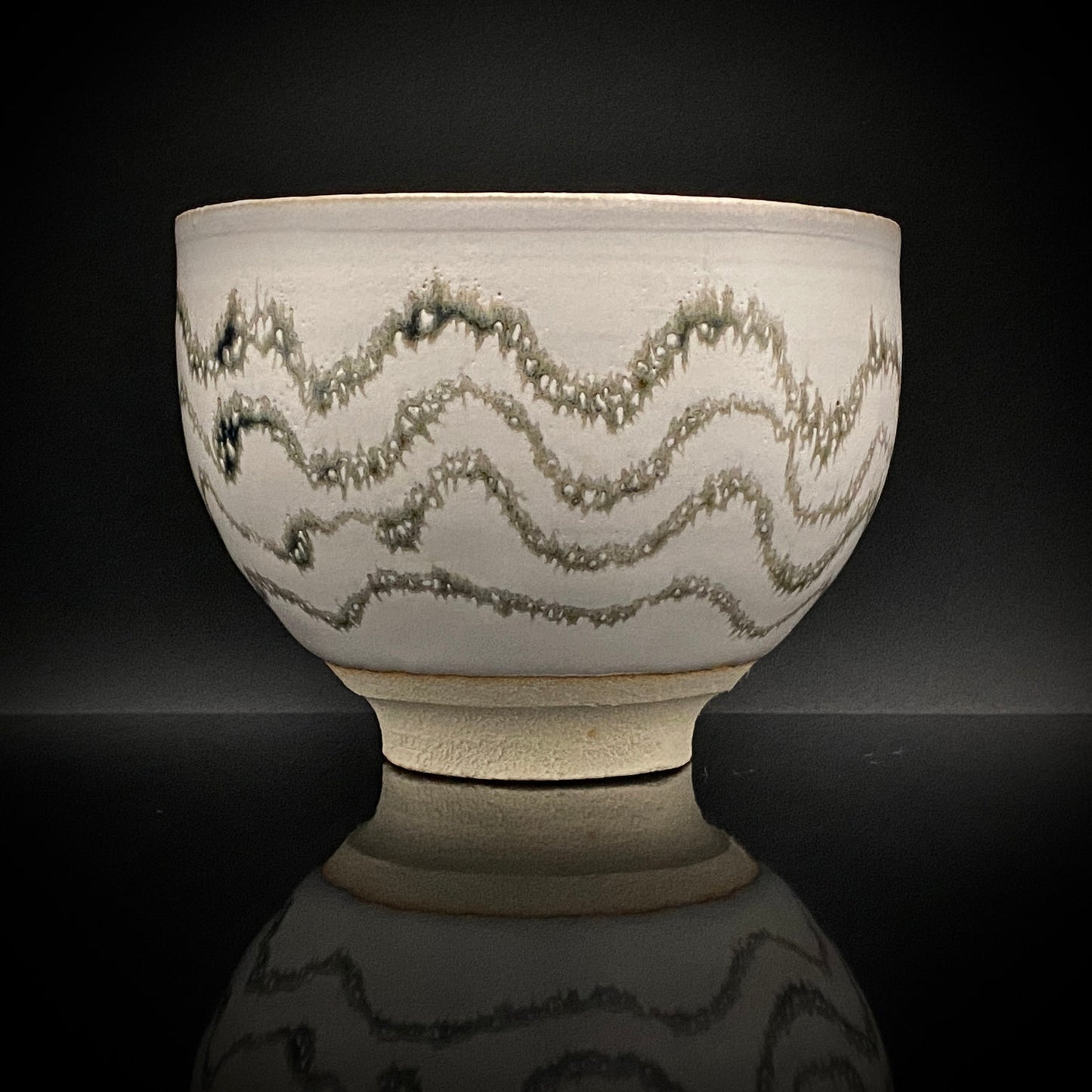 师从人间国宝清水卯一（Shimizu Uichi、父）、荣获松下奖 蓬莱窑 清水 保孝（Shimizu Yasutaka）作 白釉收缩窑变波纹茶碗 和风威士忌杯 #378