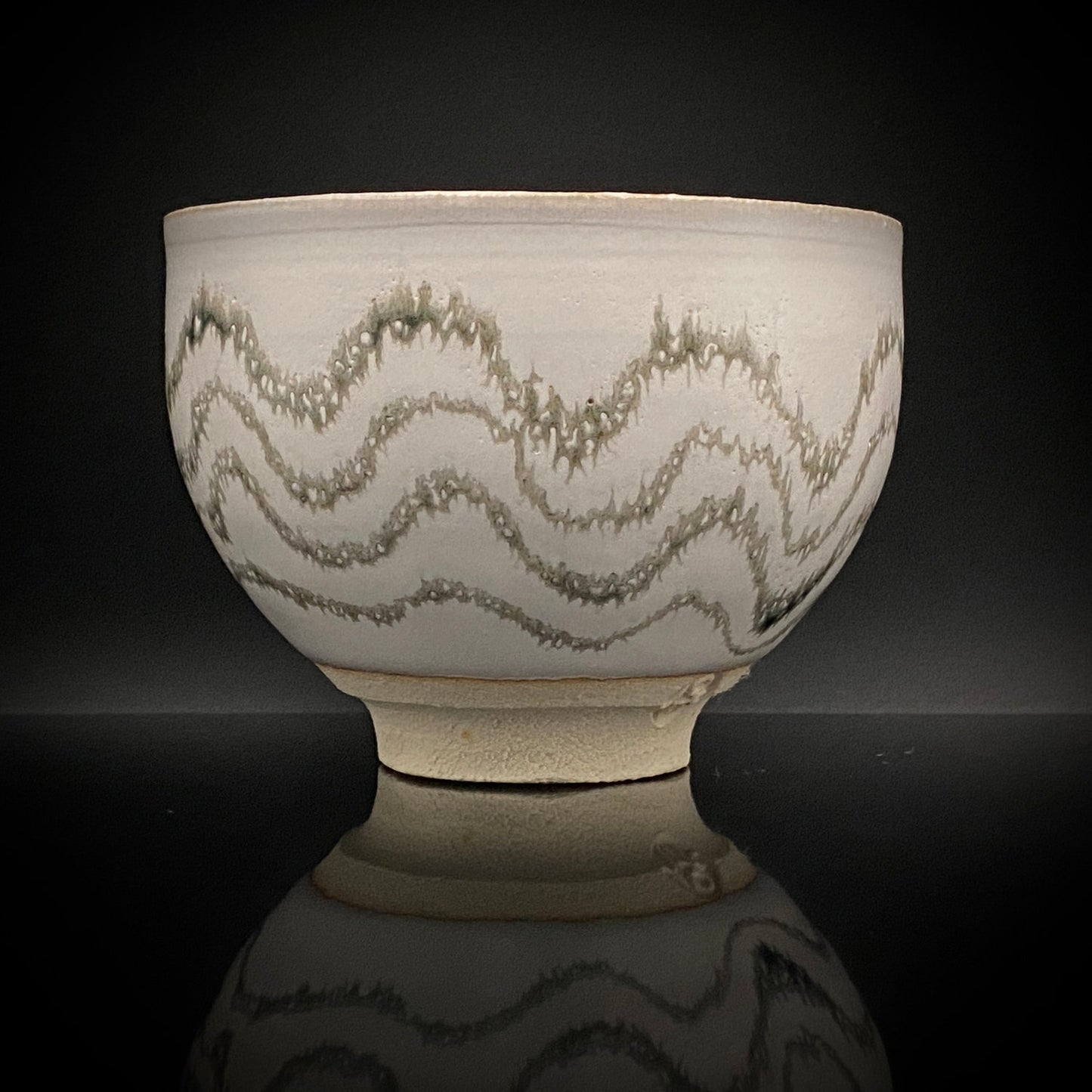 师从人间国宝清水卯一（Shimizu Uichi、父）、荣获松下奖 蓬莱窑 清水 保孝（Shimizu Yasutaka）作 白釉收缩窑变波纹茶碗 和风威士忌杯 #378