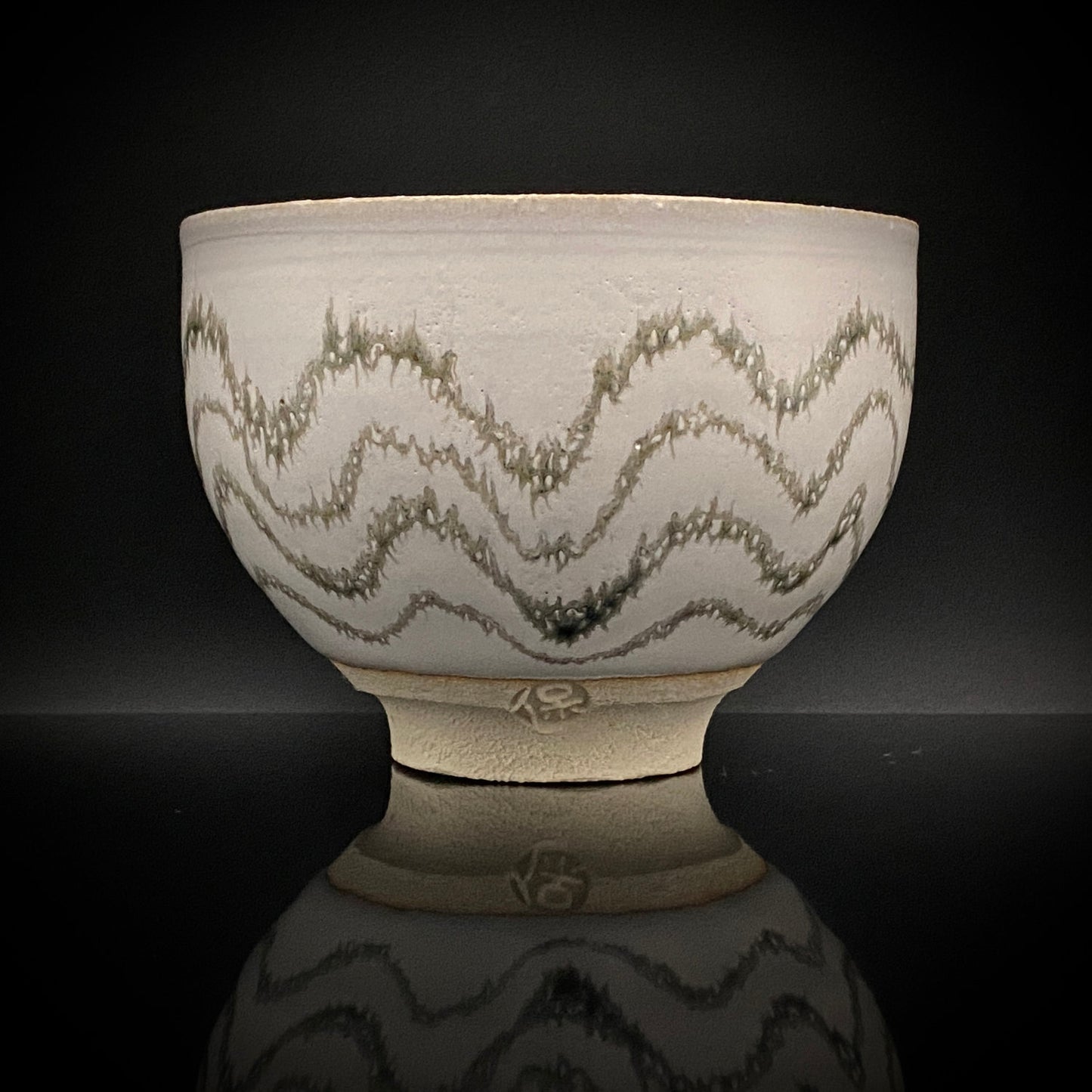 师从人间国宝清水卯一（Shimizu Uichi、父）、荣获松下奖 蓬莱窑 清水 保孝（Shimizu Yasutaka）作 白釉收缩窑变波纹茶碗 和风威士忌杯 #378