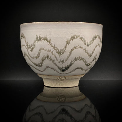 师从人间国宝清水卯一（Shimizu Uichi、父）、荣获松下奖 蓬莱窑 清水 保孝（Shimizu Yasutaka）作 白釉收缩窑变波纹茶碗 和风威士忌杯 #378