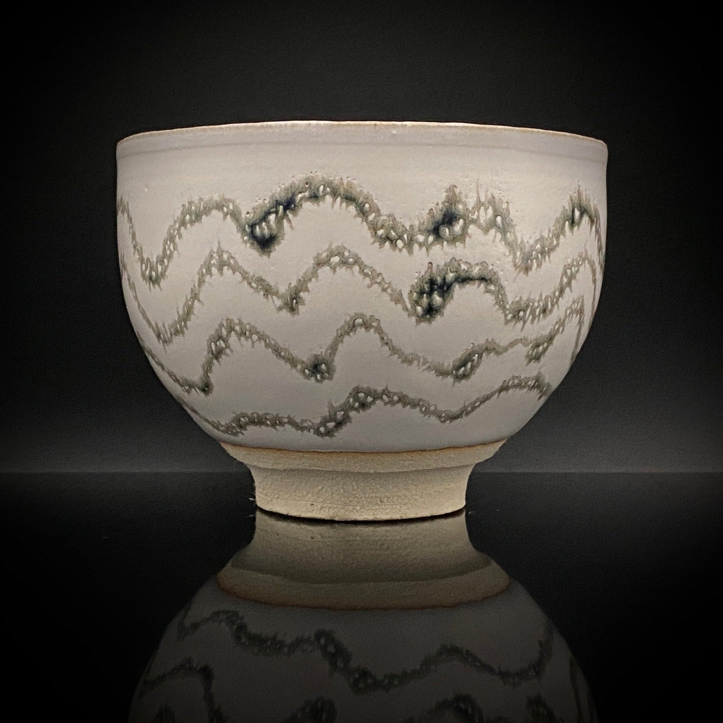 师从人间国宝清水卯一（Shimizu Uichi、父）、荣获松下奖 蓬莱窑 清水 保孝（Shimizu Yasutaka）作 白釉收缩窑变波纹茶碗 和风威士忌杯 #378