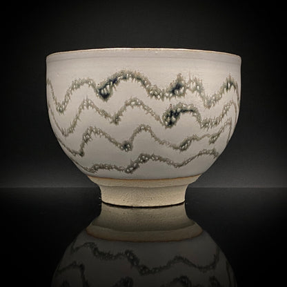师从人间国宝清水卯一（Shimizu Uichi、父）、荣获松下奖 蓬莱窑 清水 保孝（Shimizu Yasutaka）作 白釉收缩窑变波纹茶碗 和风威士忌杯 #378