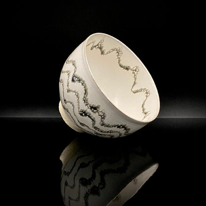 师从人间国宝清水卯一（Shimizu Uichi、父）、荣获松下奖 蓬莱窑 清水 保孝（Shimizu Yasutaka）作 白釉收缩窑变波纹茶碗 和风威士忌杯 #378