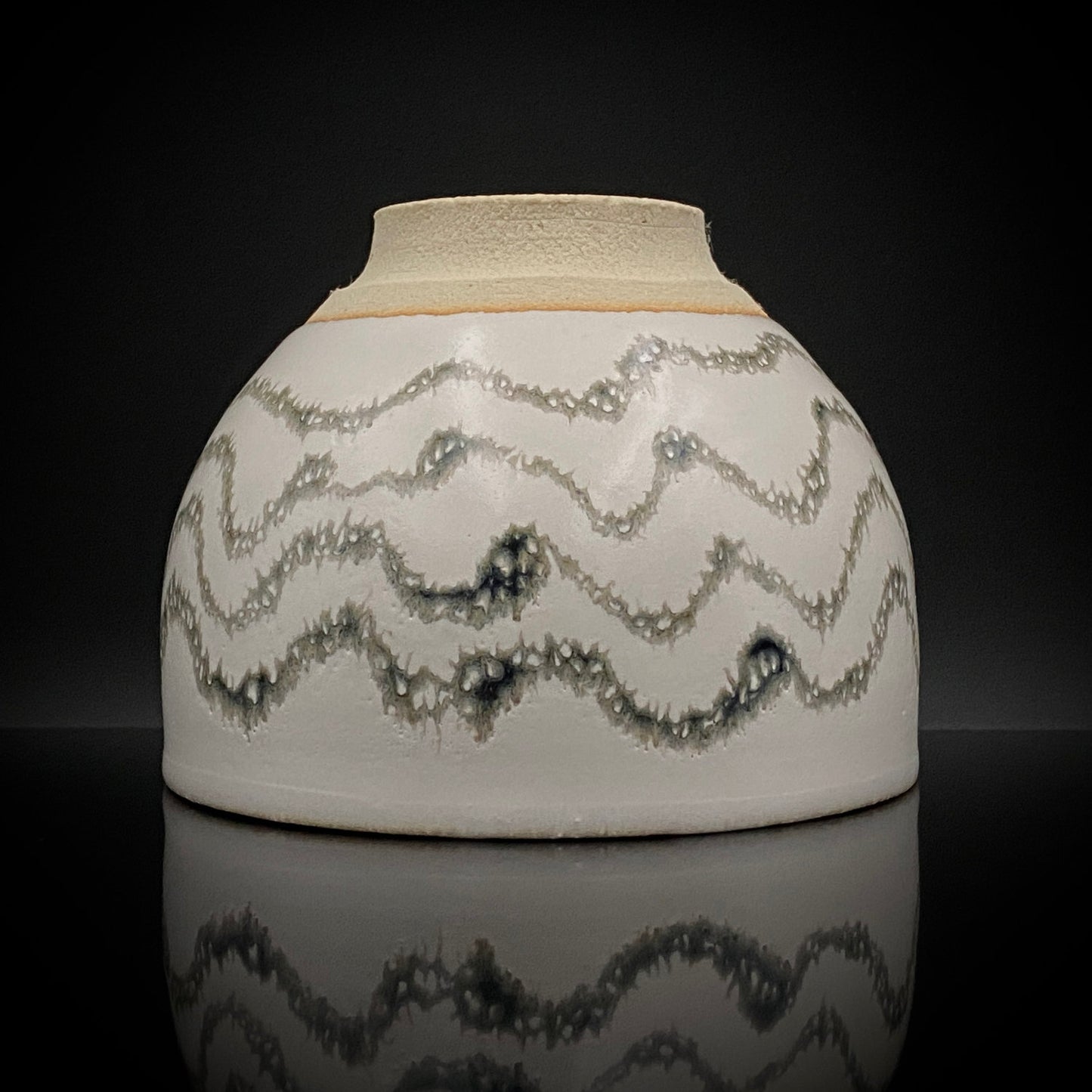 师从人间国宝清水卯一（Shimizu Uichi、父）、荣获松下奖 蓬莱窑 清水 保孝（Shimizu Yasutaka）作 白釉收缩窑变波纹茶碗 和风威士忌杯 #378