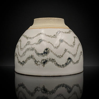 师从人间国宝清水卯一（Shimizu Uichi、父）、荣获松下奖 蓬莱窑 清水 保孝（Shimizu Yasutaka）作 白釉收缩窑变波纹茶碗 和风威士忌杯 #378