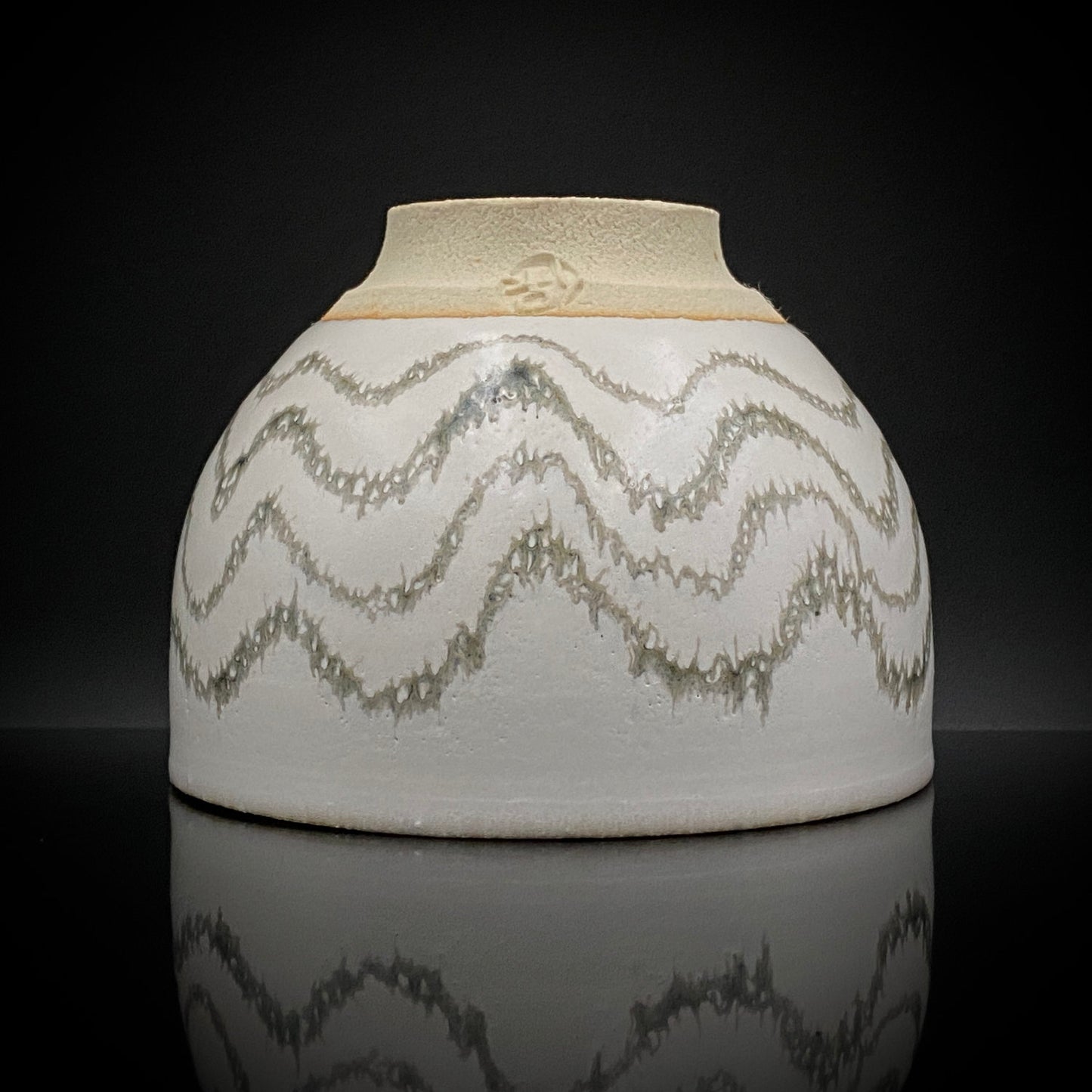 师从人间国宝清水卯一（Shimizu Uichi、父）、荣获松下奖 蓬莱窑 清水 保孝（Shimizu Yasutaka）作 白釉收缩窑变波纹茶碗 和风威士忌杯 #378