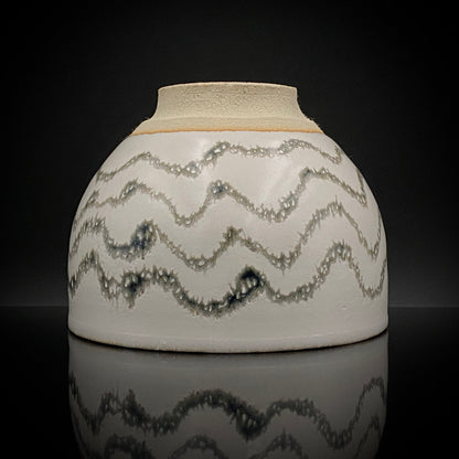 师从人间国宝清水卯一（Shimizu Uichi、父）、荣获松下奖 蓬莱窑 清水 保孝（Shimizu Yasutaka）作 白釉收缩窑变波纹茶碗 和风威士忌杯 #378