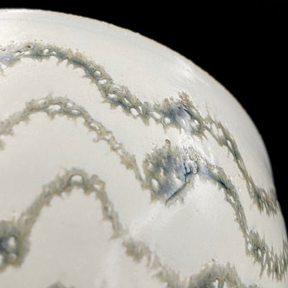 师从人间国宝清水卯一（Shimizu Uichi、父）、荣获松下奖 蓬莱窑 清水 保孝（Shimizu Yasutaka）作 白釉收缩窑变波纹茶碗 和风威士忌杯 #378