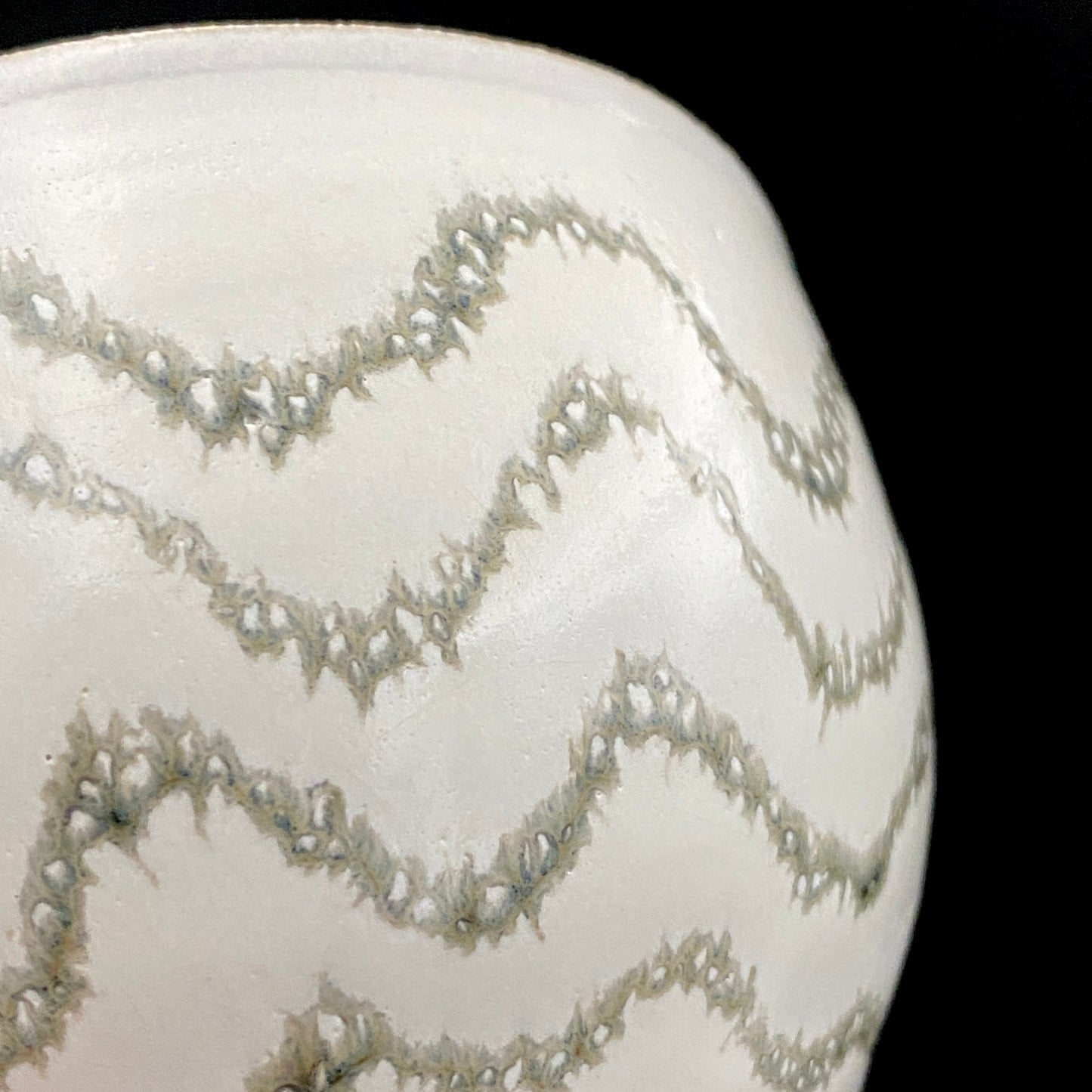 师从人间国宝清水卯一（Shimizu Uichi、父）、荣获松下奖 蓬莱窑 清水 保孝（Shimizu Yasutaka）作 白釉收缩窑变波纹茶碗 和风威士忌杯 #378
