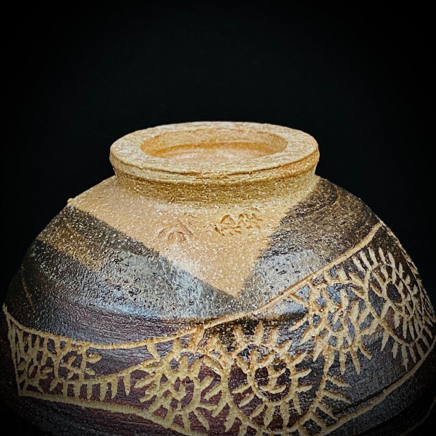 伊万里 渚窯 高木 和安 作 縄文刻文窯変茶盌 抹茶碗 酒器 原始美術 和のロックグラス #392