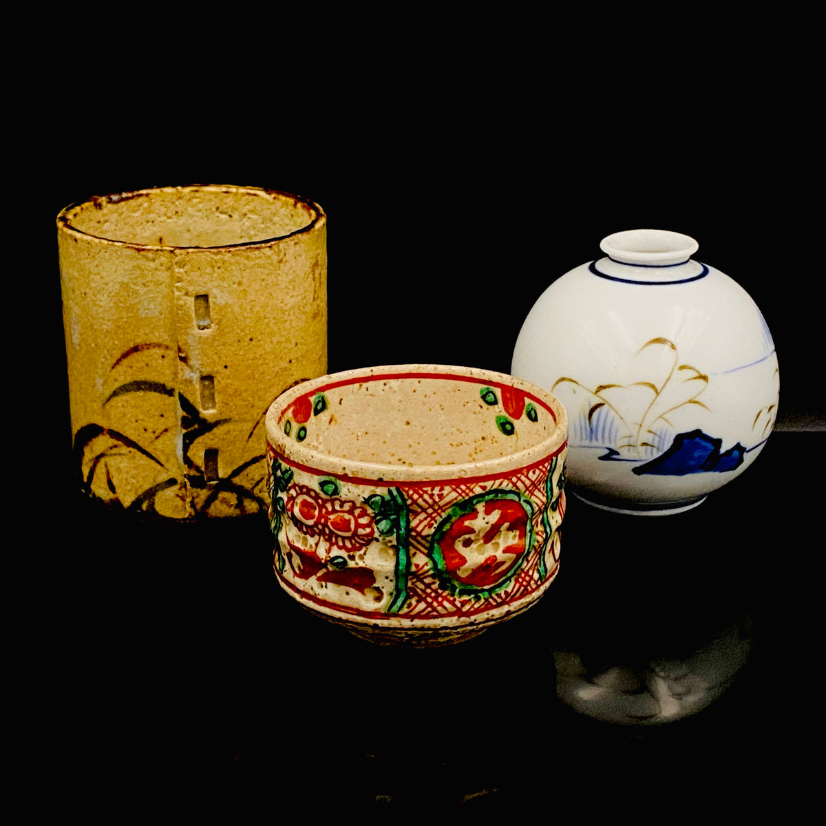 愛知 犬山焼 呉須赤絵吉祥文字文碗 乾山風秋草文筒型向付 呉須山水図丸小壺 煎茶碗 酒器 3点セット #345