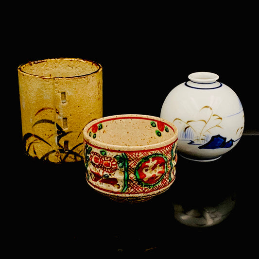 爱知 犬山烧（Inuyama-yaki）吴须赤绘吉祥文字纹碗 乾山风秋草纹筒型向付 吴须山水图丸小壶 煎茶碗 酒器 3件套 #345