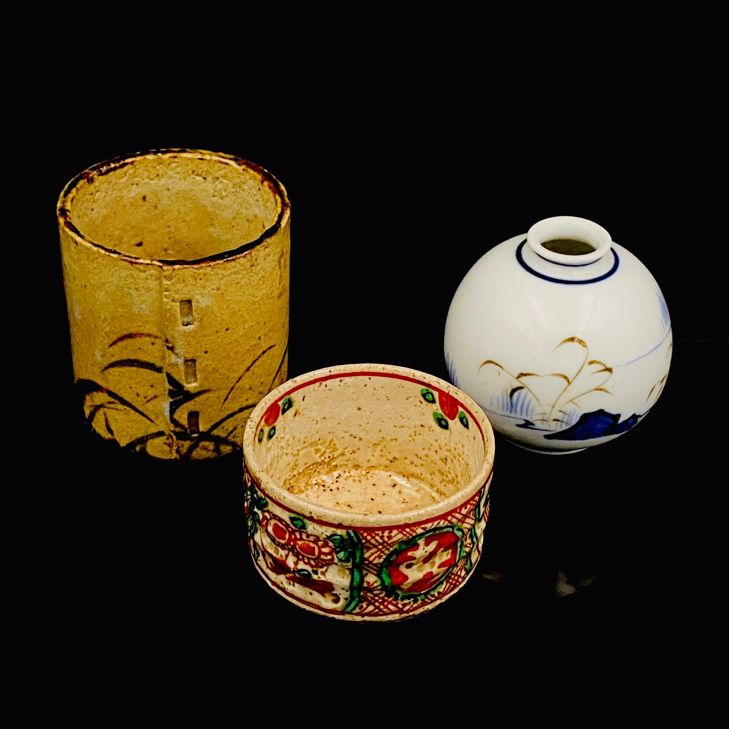 愛知 犬山焼 呉須赤絵吉祥文字文碗 乾山風秋草文筒型向付 呉須山水図丸小壺 煎茶碗 酒器 3点セット #345