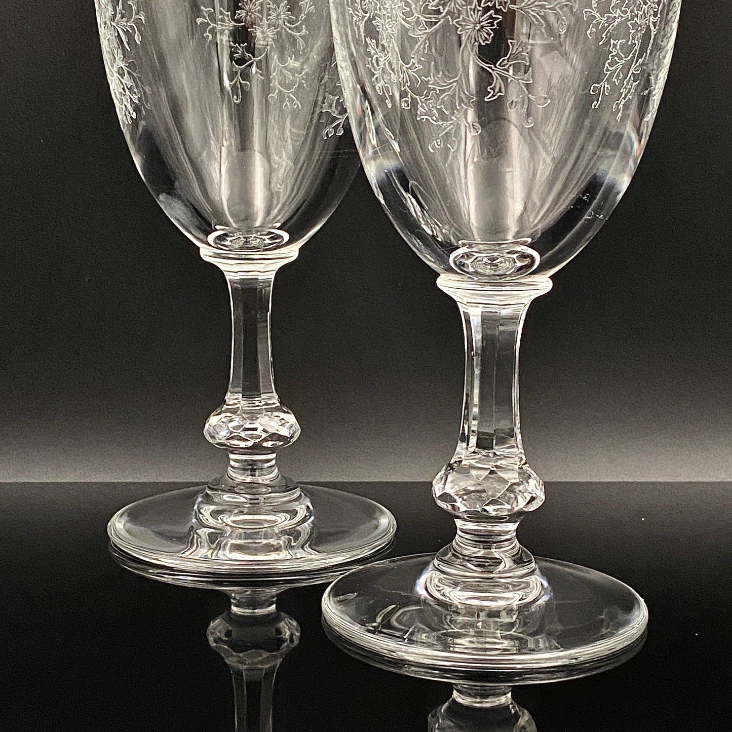 Old Saint Louis Crystal（オールド サンルイ クリスタル ）1910年代 モデル Lorraine（ロレーヌ）花唐草文様 グラス２点セット #77