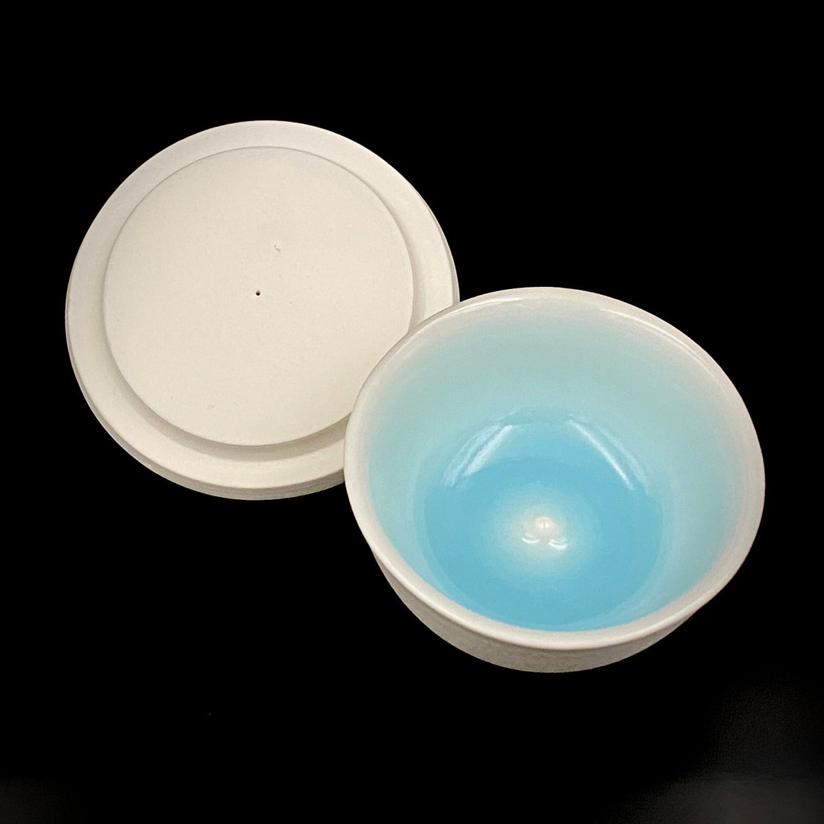 Metropolitan Museum of Art Collection Artist, Japan Ceramic Art Exhibition Grand Prix Winner: Shigekazu Nagae - "Form of Tsuchinoto-Ne" Celadon Glazed Porcelain Covered Sake Vessel, Japanese Shot Glass, Made in 2007 #387