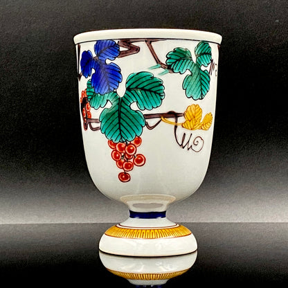 上出長右衛門窯（KAMIDE CHOEMON、四代 上出兼太郎）作、九谷焼 葡萄紋 馬上杯 #154