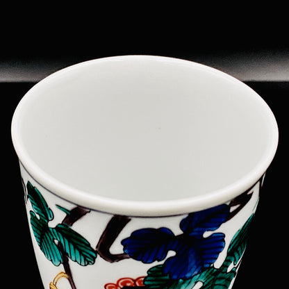 上出長右衛門窯（KAMIDE CHOEMON、四代 上出兼太郎）作、九谷焼 葡萄紋 馬上杯 #154