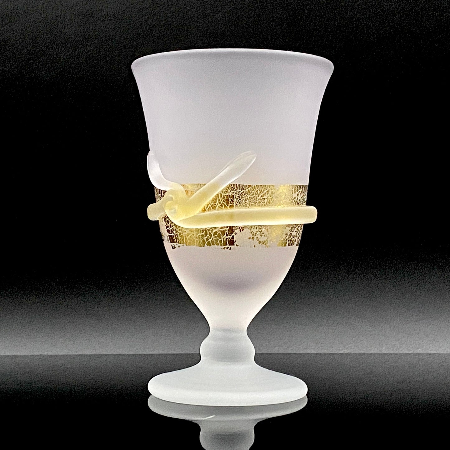 石井 康治 作 手吹き工芸硝子 金彩細工 結び文 酒杯 1点 #159