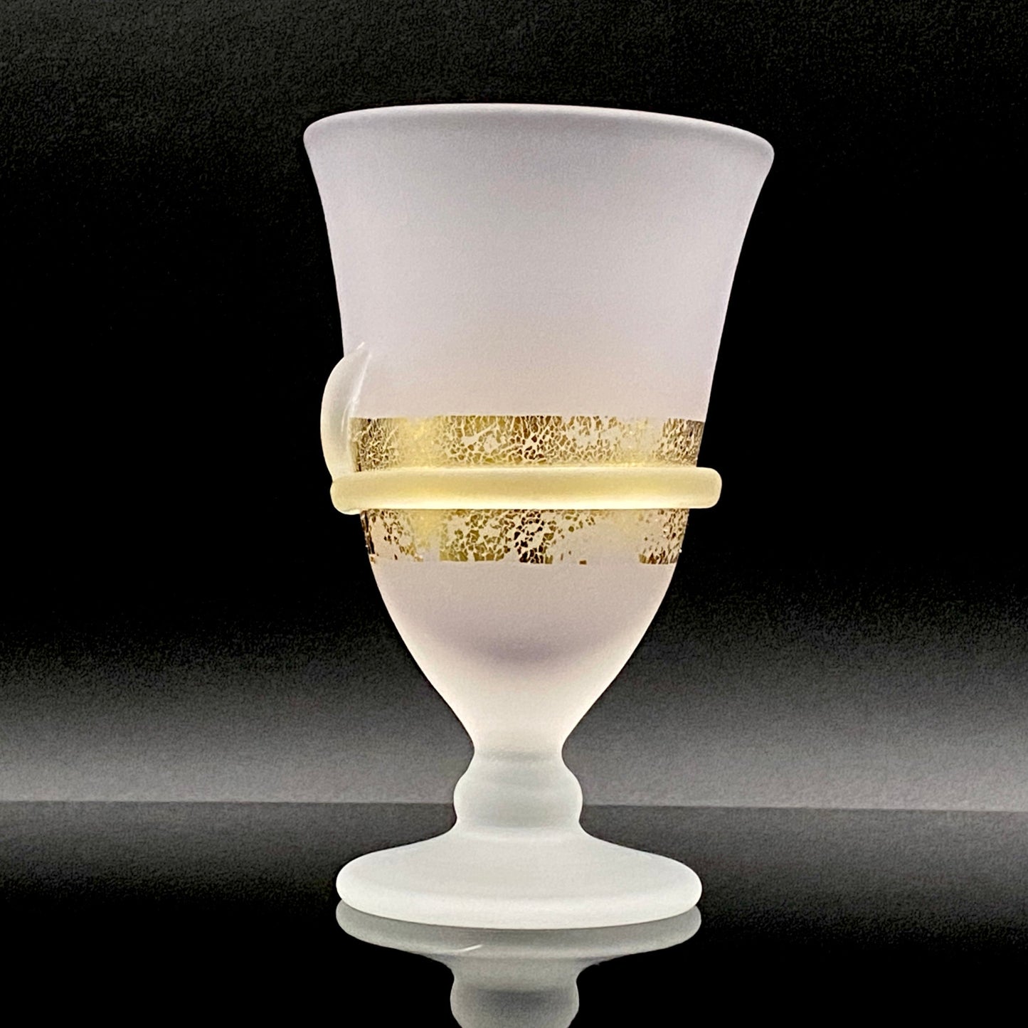 石井 康治 作 手吹き工芸硝子 金彩細工 結び文 酒杯 1点 #159