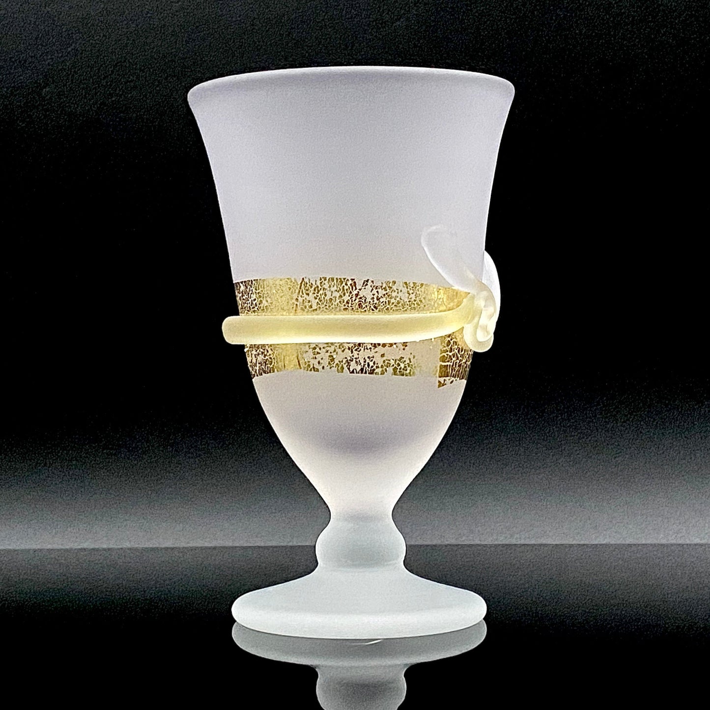 石井 康治 作 手吹き工芸硝子 金彩細工 結び文 酒杯 1点 #159