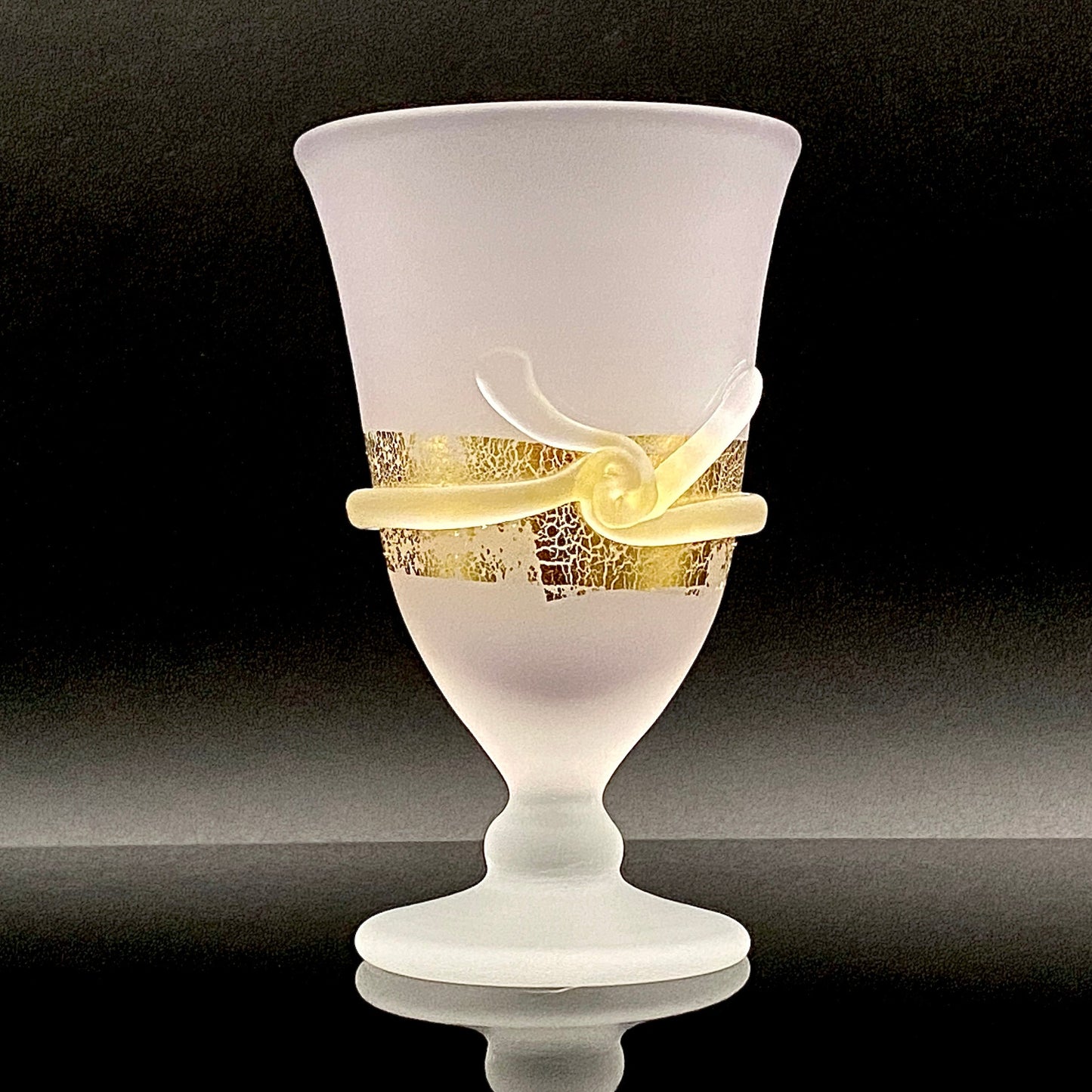 石井 康治 作 手吹き工芸硝子 金彩細工 結び文 酒杯 1点 #159