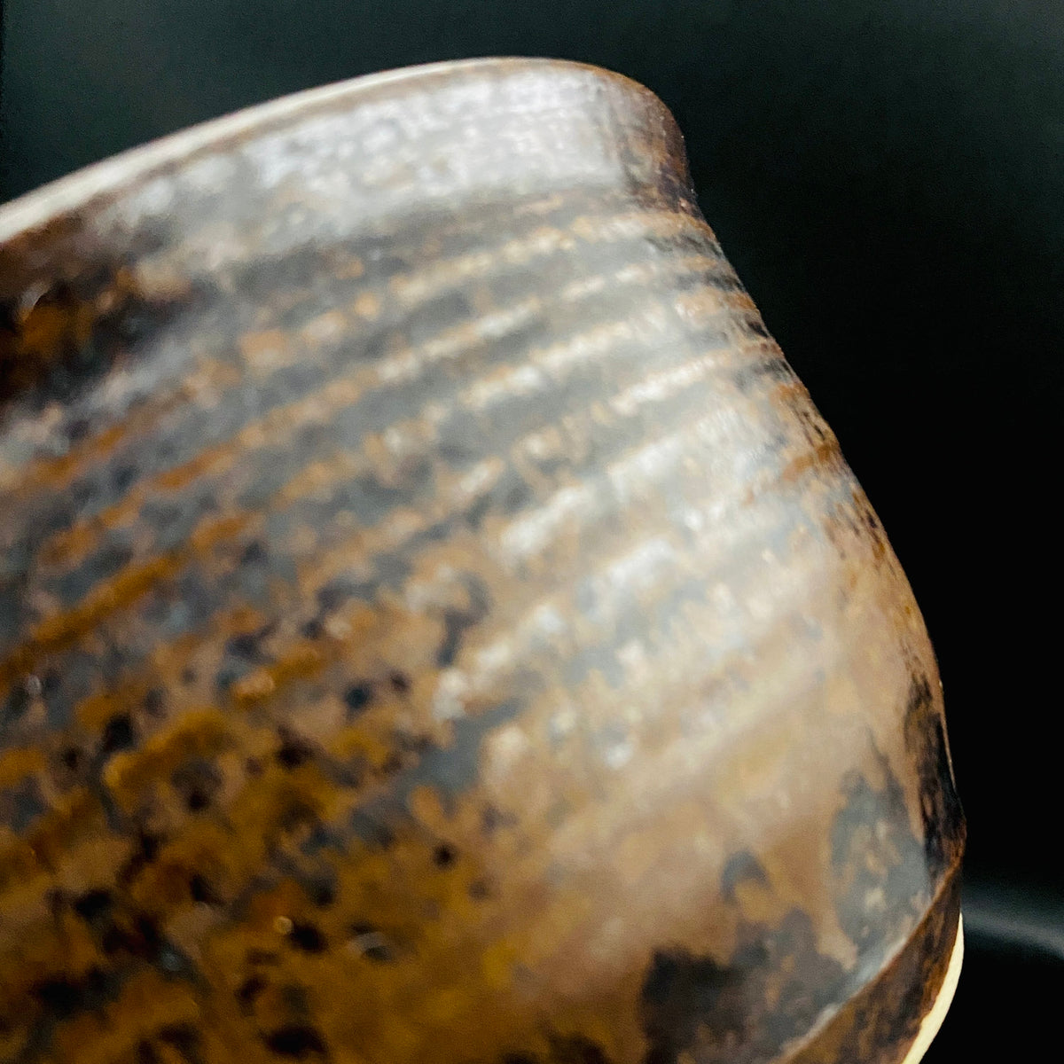 艺术保存指定作家 美国大都会艺术博物馆参展作家 二世水野寿山（Mizuno Juzan）作 铁砂釉茶碗 和风岩石杯 陈年酒用酒器 #421