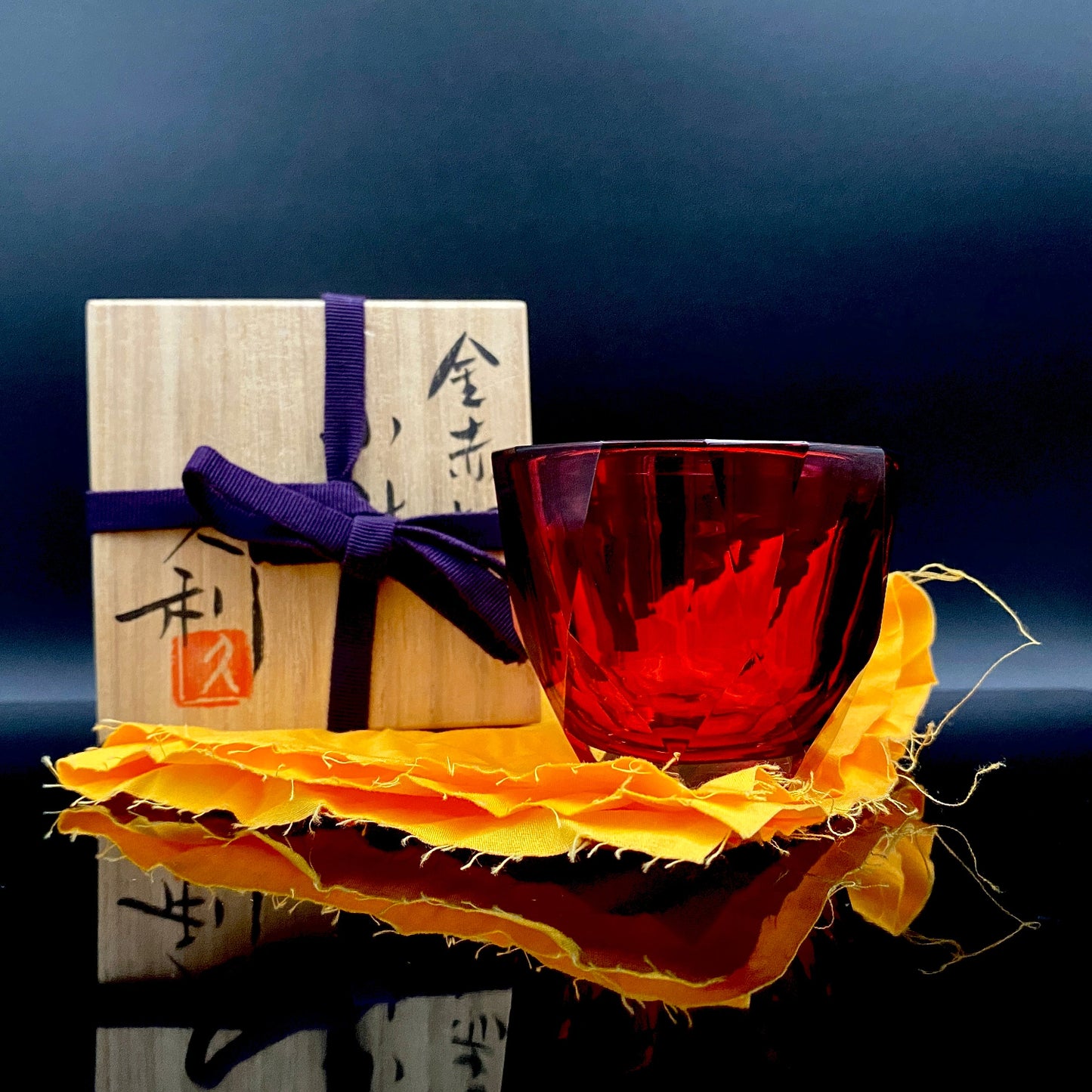 岩田 久利 作 手吹工芸硝子 赤切子 金赤（ゴールド・ルビー・グラス）ロックグラス 