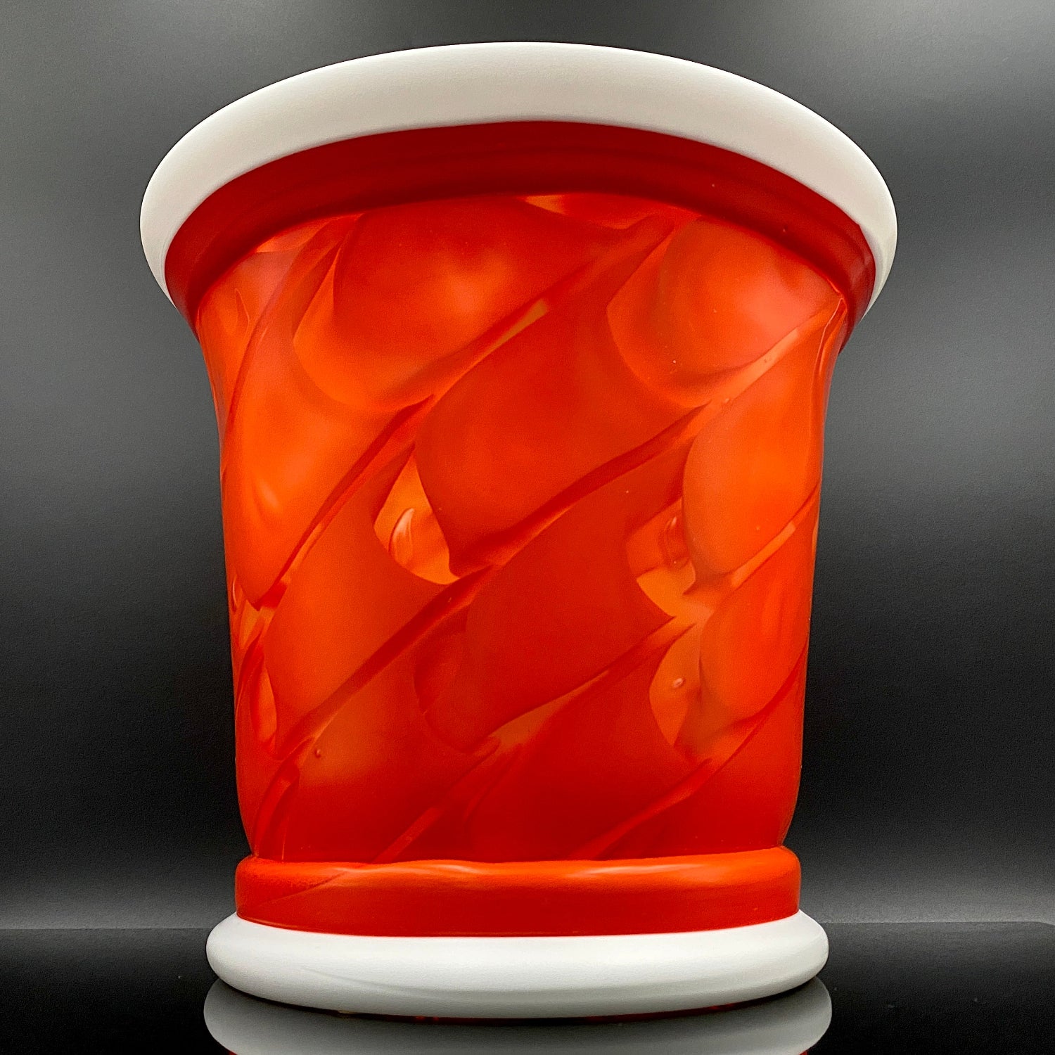 Rare IWATA GLASS Red Triangle Bowl/岩田工芸 岩田 久利 作 鮮烈なる緋の鼓動 手吹き硝子 大作 赤矢筈（あかやはず