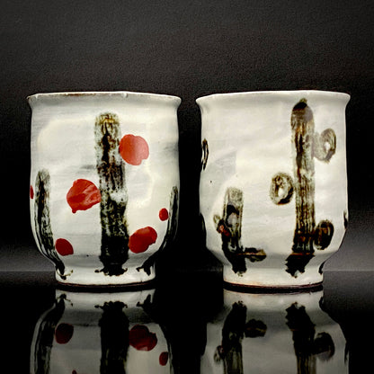 Kenji Kato, Recipient of the Gifu Prefecture Arts and Culture Honor and the Turkish Government’s Osman Hamdi Art Award, Shinsho Kiln, Pair of Yunomi Cups with Iron Glaze and Red Enamel Decoration (Tetsuyu Akasai Kumi-Yunomi) #468