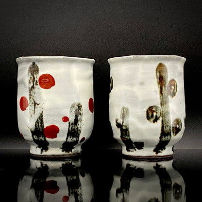Kenji Kato, Recipient of the Gifu Prefecture Arts and Culture Honor and the Turkish Government’s Osman Hamdi Art Award, Shinsho Kiln, Pair of Yunomi Cups with Iron Glaze and Red Enamel Decoration (Tetsuyu Akasai Kumi-Yunomi) #468