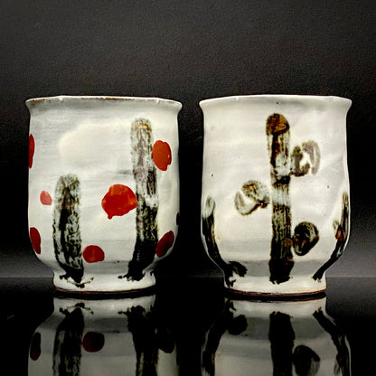 Kenji Kato, Recipient of the Gifu Prefecture Arts and Culture Honor and the Turkish Government’s Osman Hamdi Art Award, Shinsho Kiln, Pair of Yunomi Cups with Iron Glaze and Red Enamel Decoration (Tetsuyu Akasai Kumi-Yunomi) #468