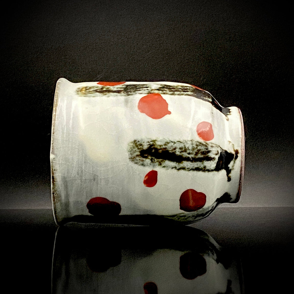 Kenji Kato, Recipient of the Gifu Prefecture Arts and Culture Honor and the Turkish Government’s Osman Hamdi Art Award, Shinsho Kiln, Pair of Yunomi Cups with Iron Glaze and Red Enamel Decoration (Tetsuyu Akasai Kumi-Yunomi) #468