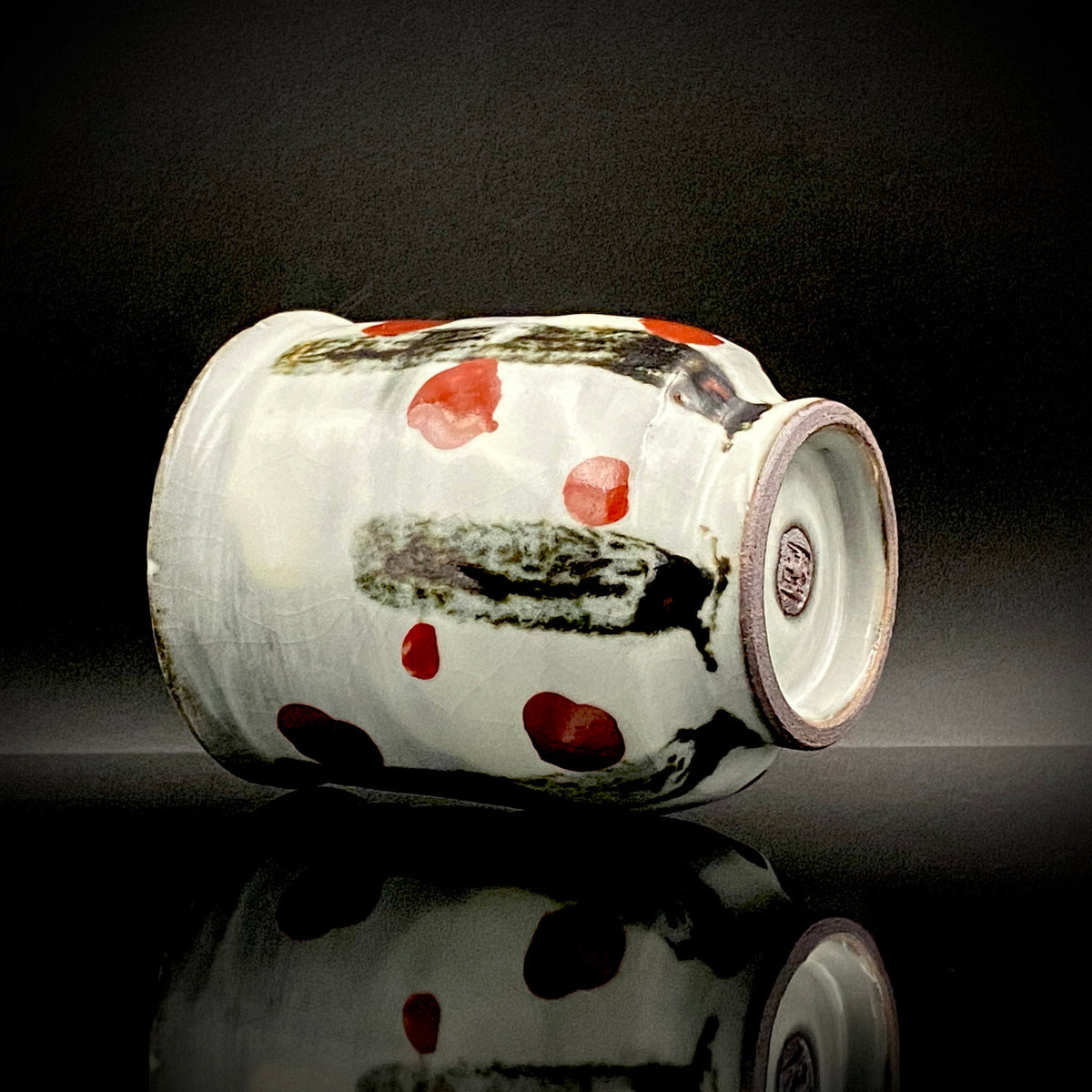 Kenji Kato, Recipient of the Gifu Prefecture Arts and Culture Honor and the Turkish Government’s Osman Hamdi Art Award, Shinsho Kiln, Pair of Yunomi Cups with Iron Glaze and Red Enamel Decoration (Tetsuyu Akasai Kumi-Yunomi) #468