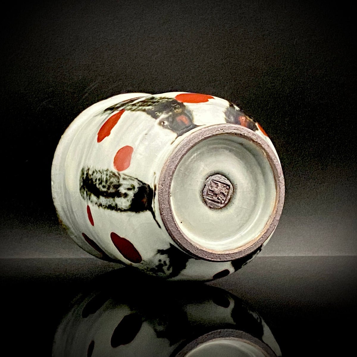 Kenji Kato, Recipient of the Gifu Prefecture Arts and Culture Honor and the Turkish Government’s Osman Hamdi Art Award, Shinsho Kiln, Pair of Yunomi Cups with Iron Glaze and Red Enamel Decoration (Tetsuyu Akasai Kumi-Yunomi) #468