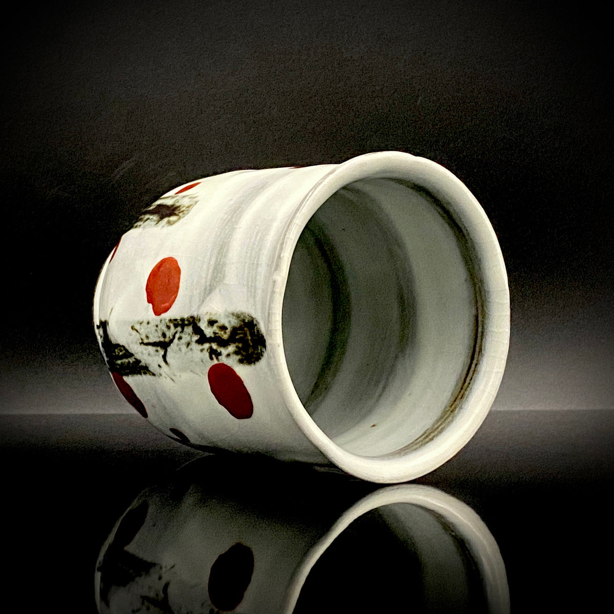 Kenji Kato, Recipient of the Gifu Prefecture Arts and Culture Honor and the Turkish Government’s Osman Hamdi Art Award, Shinsho Kiln, Pair of Yunomi Cups with Iron Glaze and Red Enamel Decoration (Tetsuyu Akasai Kumi-Yunomi) #468