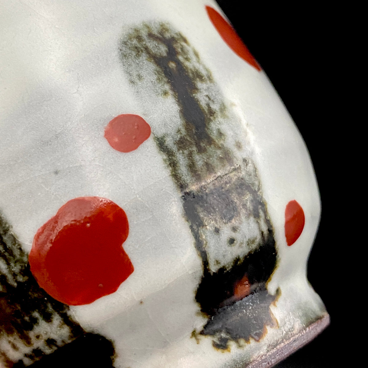 Kenji Kato, Recipient of the Gifu Prefecture Arts and Culture Honor and the Turkish Government’s Osman Hamdi Art Award, Shinsho Kiln, Pair of Yunomi Cups with Iron Glaze and Red Enamel Decoration (Tetsuyu Akasai Kumi-Yunomi) #468